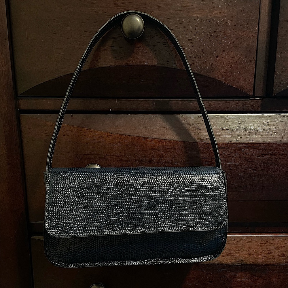 Classic leather shoulder bag